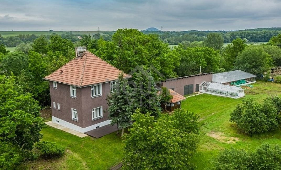 Prodej domu 240 m² s pozemkem 8 000 m² – fotografie 2