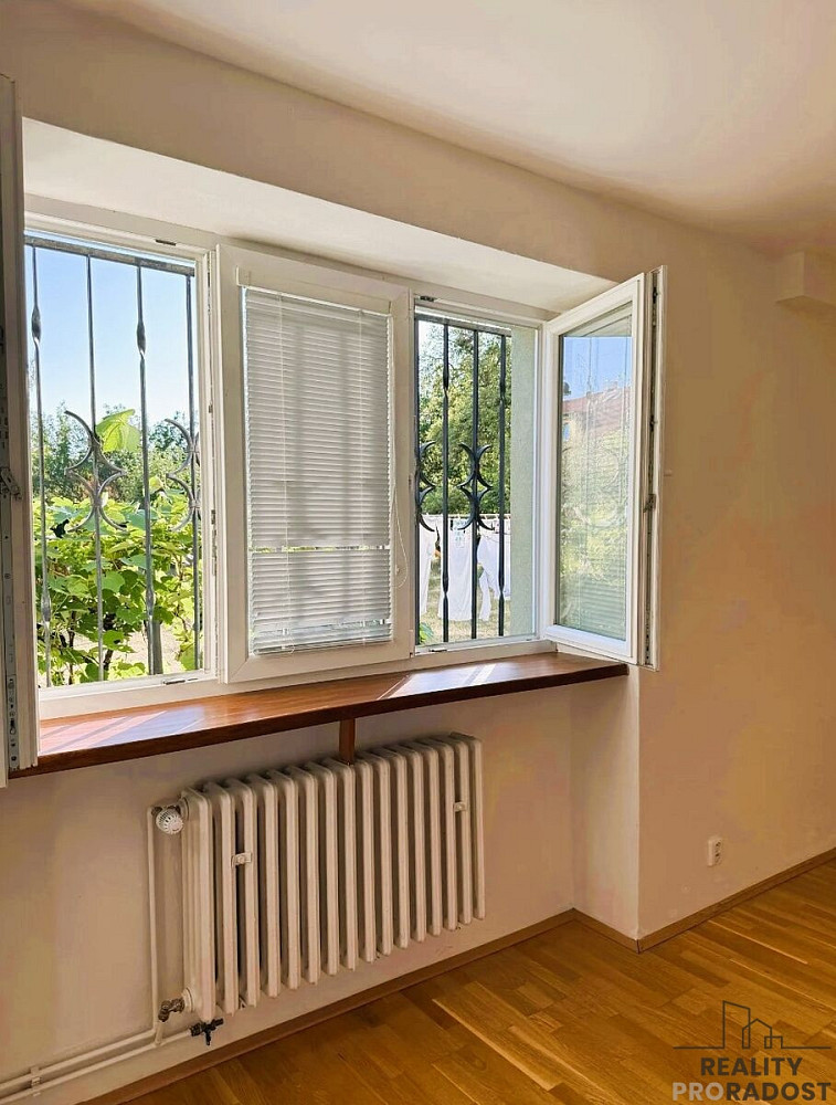 Pronájem bytu 2+1 63 m² – fotografie 3