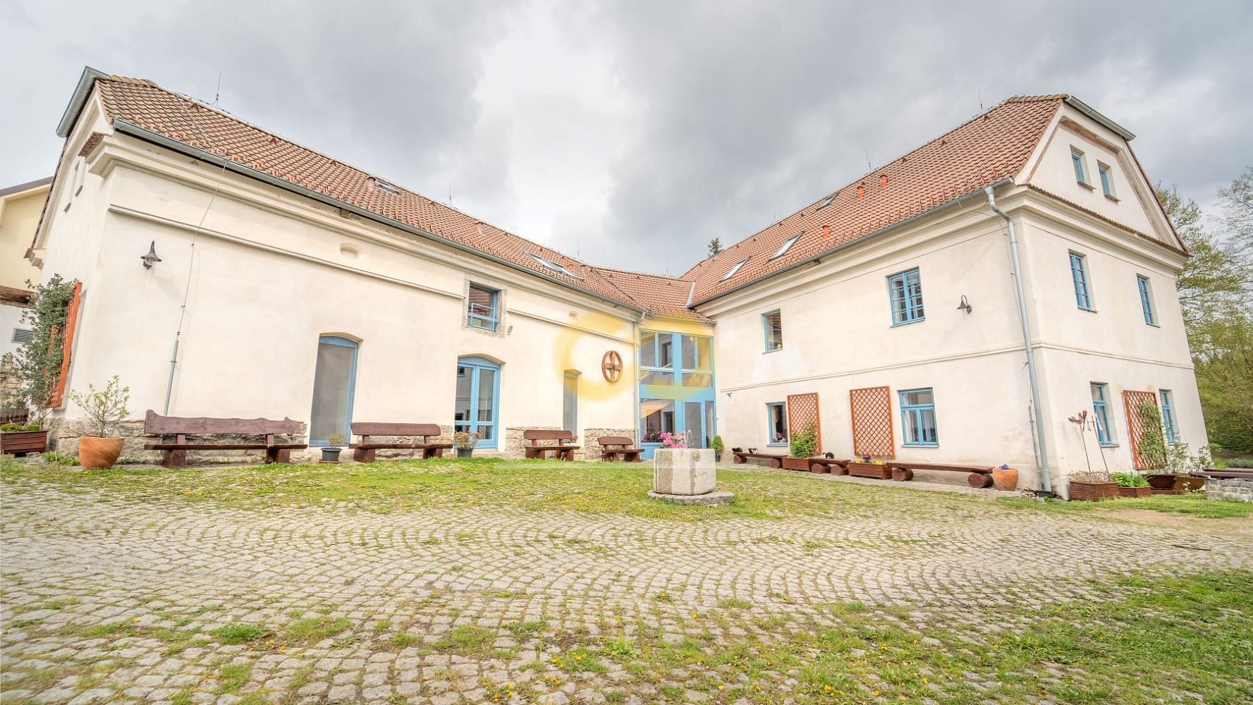 Prodej domu 590 m² s pozemkem 5 200 m²