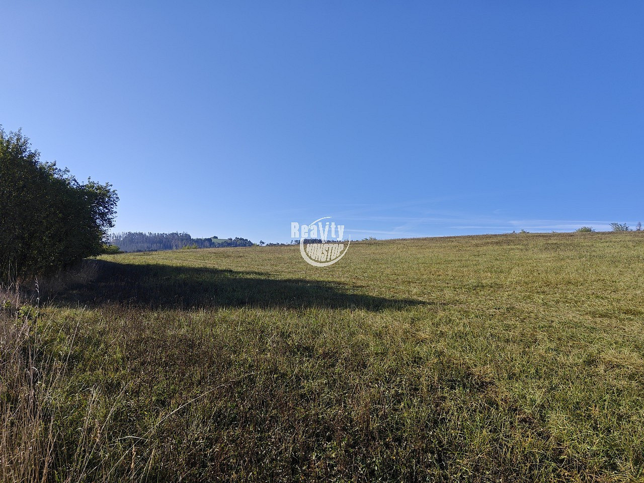 Prodej stavebního pozemku 596 m² – pohled 3