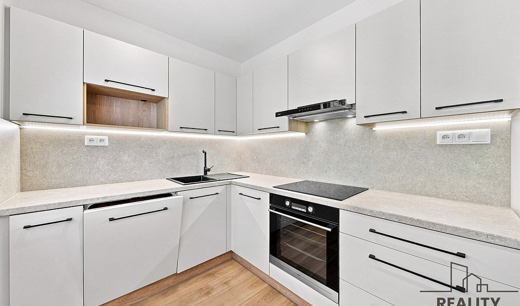 Prodej bytu 3+1 72 m², Hodonín – náhled fotky 2