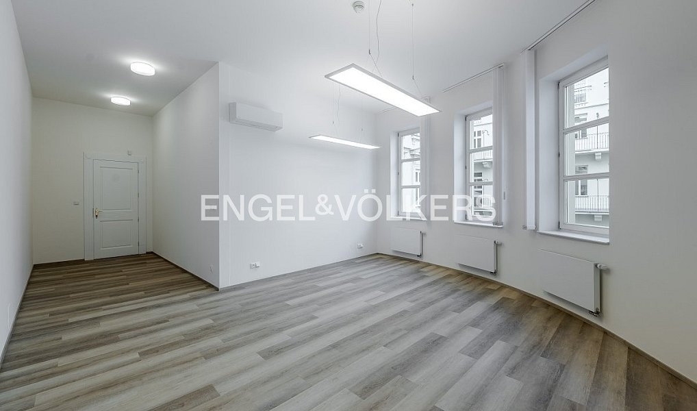 Pronájem bytu 5+1 156 m², Praha – náhled fotky 3