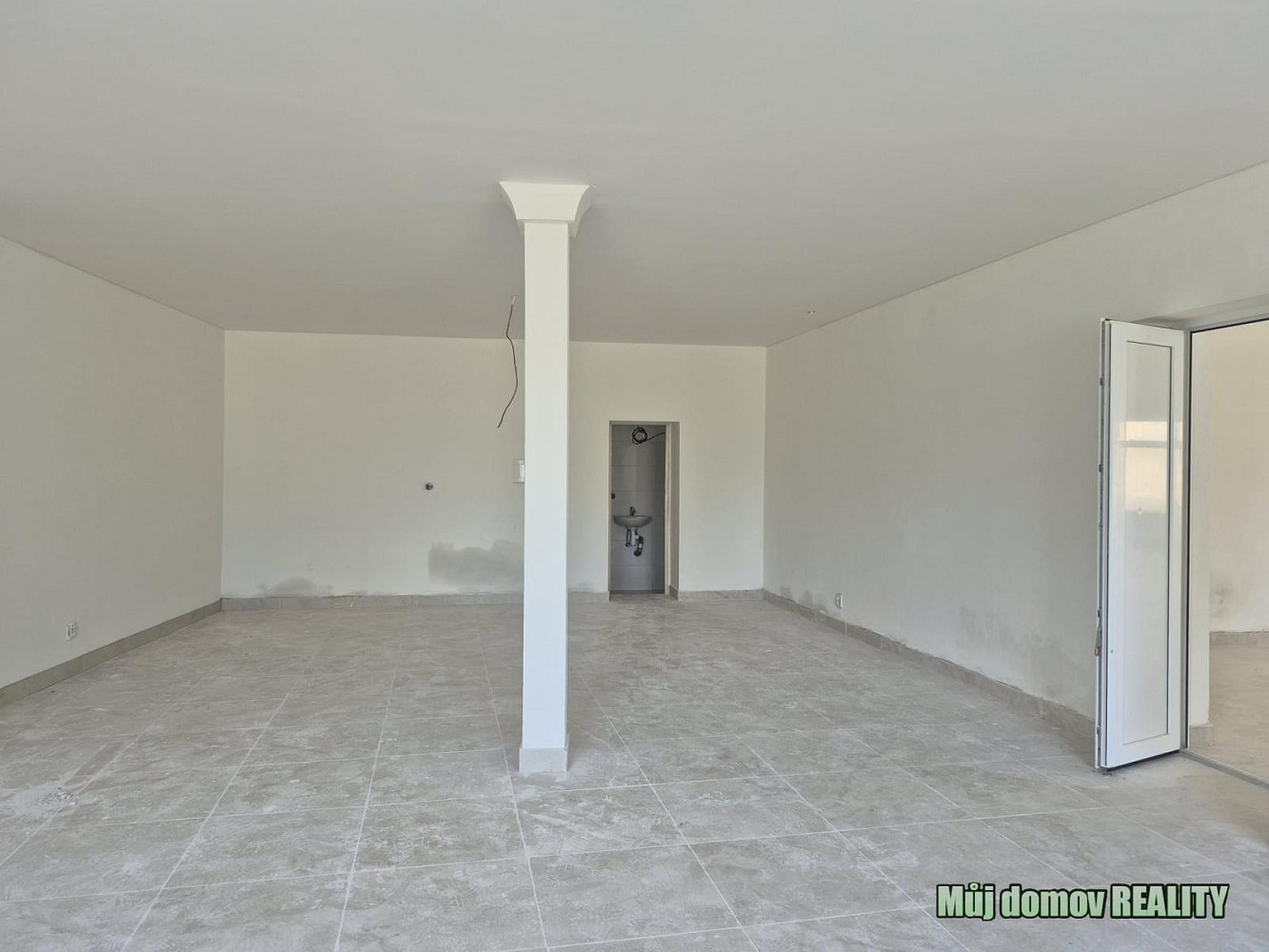 Pronájem obchodních prostor 300 m² – fotografie 3