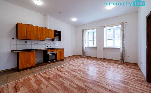 Pronájem bytu 3+kk 58 m², Revoluční, Luby, okres Cheb