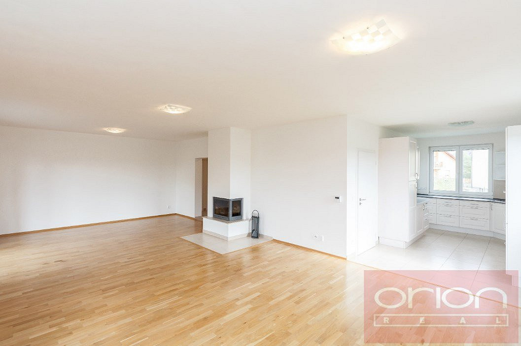 Pronájem domu 350 m² s pozemkem 800 m²