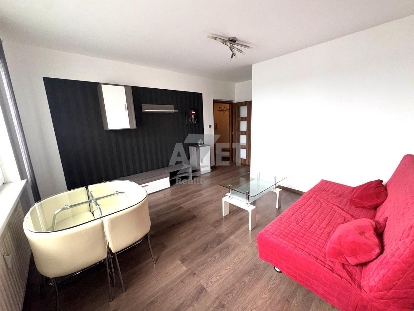 Pronájem bytu 1+1 40 m² – fotografie 2