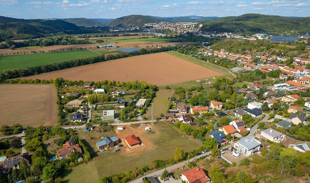 Prodej stavebního pozemku 1 416 m², Hradčany – náhled fotky 9