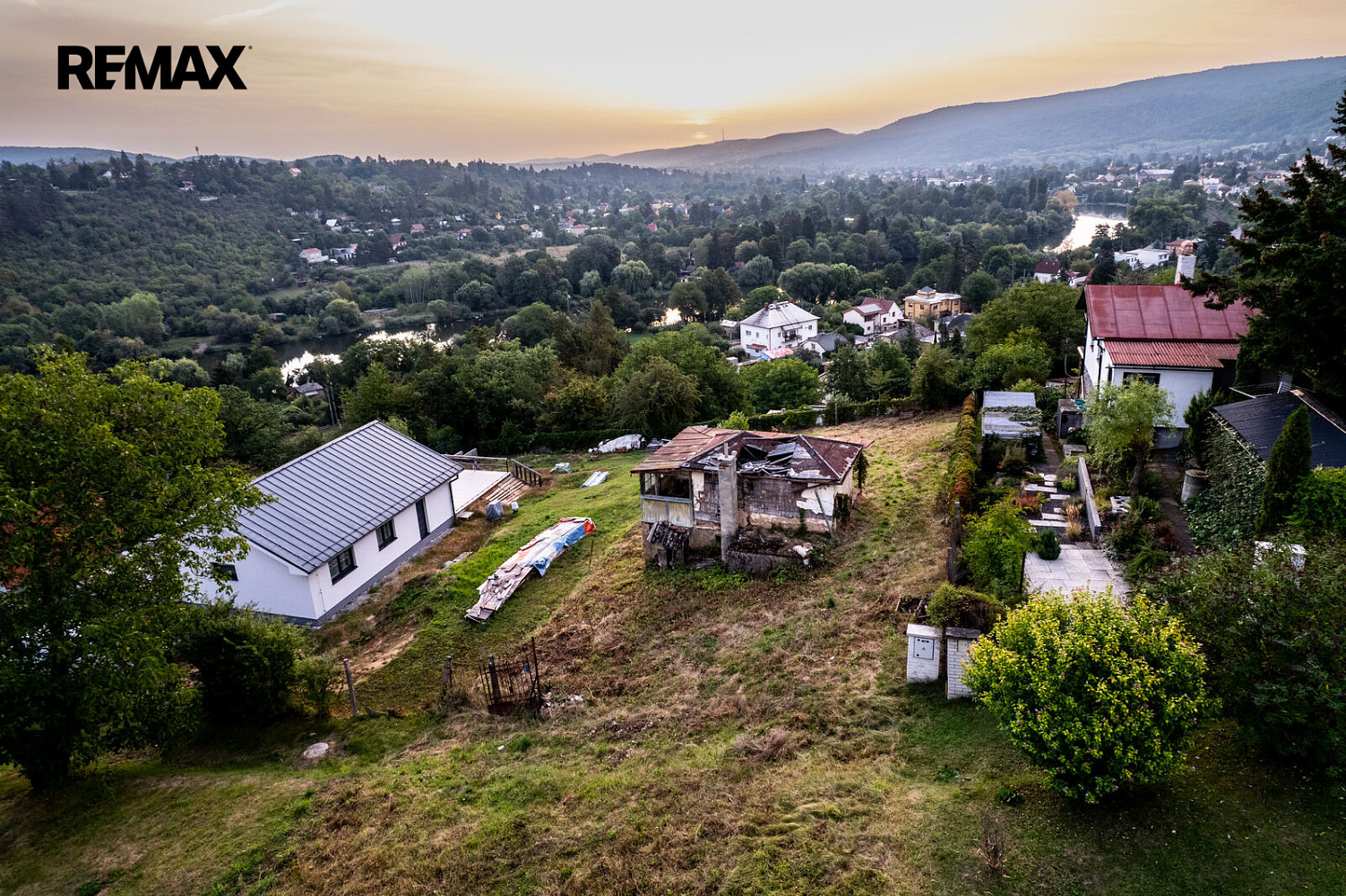 Prodej stavebního pozemku 694 m² – fotografie 3