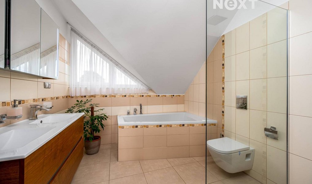 Prodej domu 188 m² s pozemkem 1 936 m², Kněžmost – náhled fotky 31