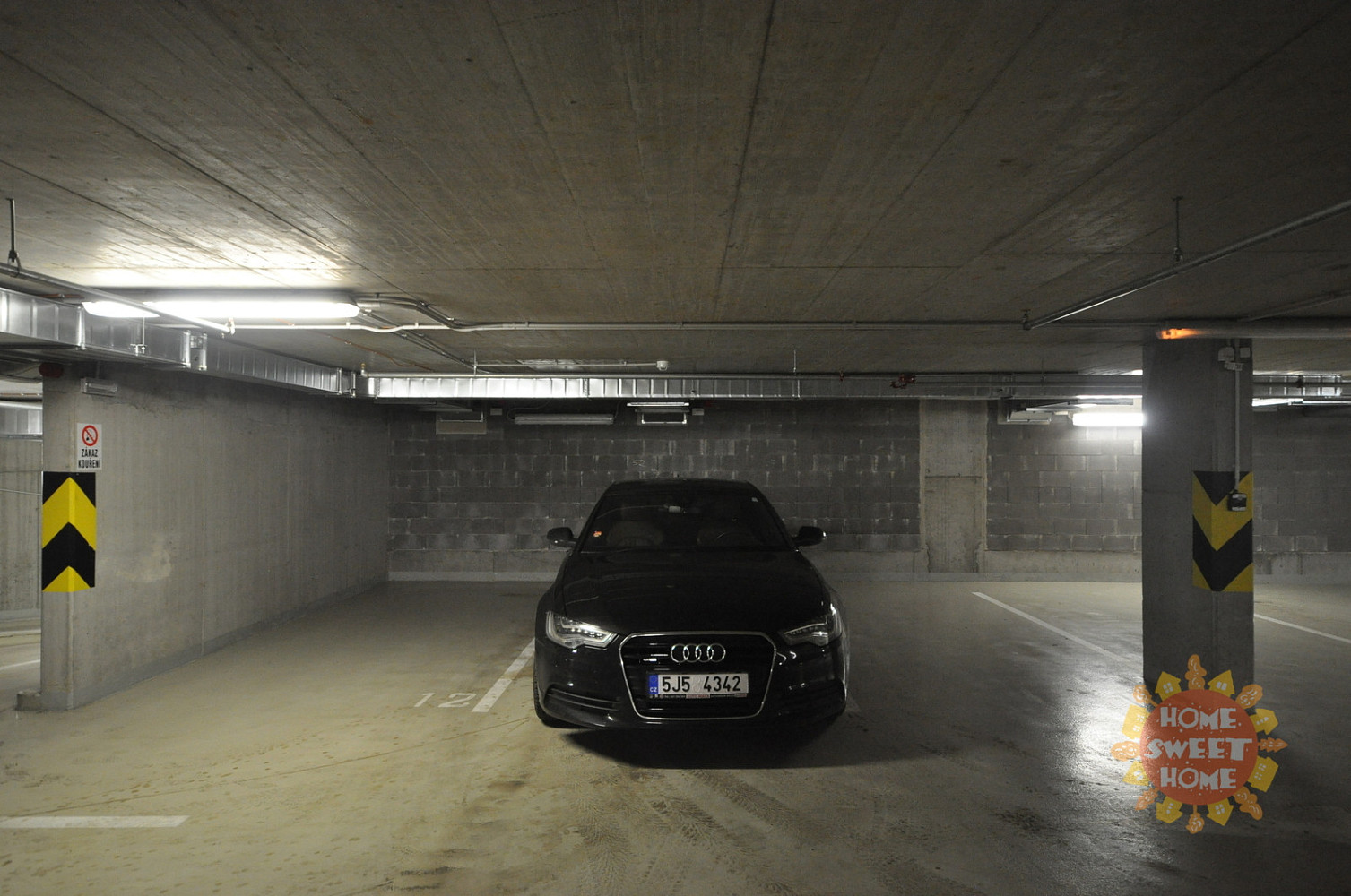 Praha, prostorné garážové stání k pronájmu 12,5 m2, ulice kloboučnická, praha 4 nusle