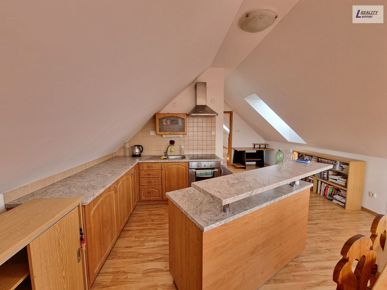 Pronájem bytu 2+1 89 m² – fotografie 2