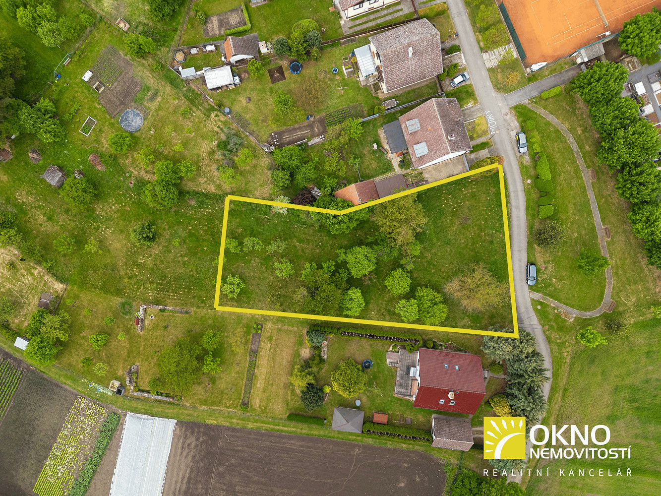 Prodej stavebního pozemku 1 500 m² – fotografie 3