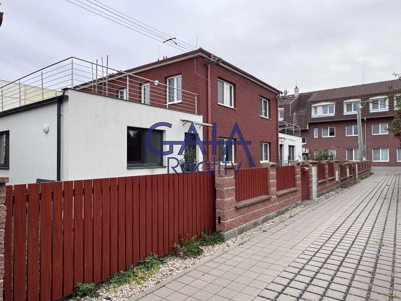 Pronájem domu 86 m² s pozemkem 192 m²