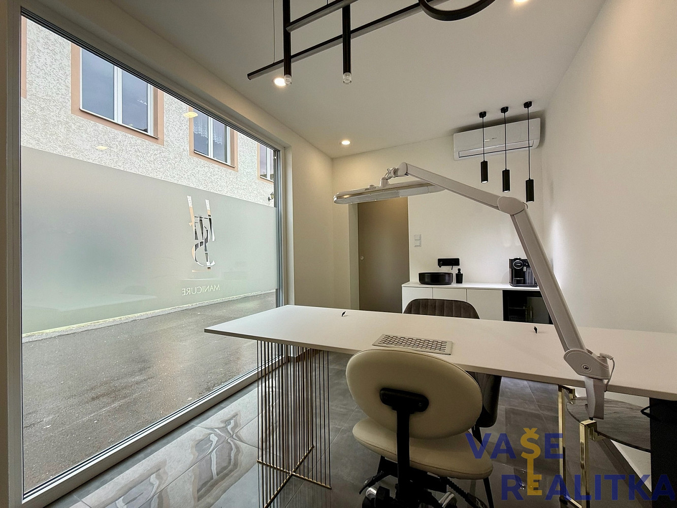 Pronájem obchodních prostor 17 m²