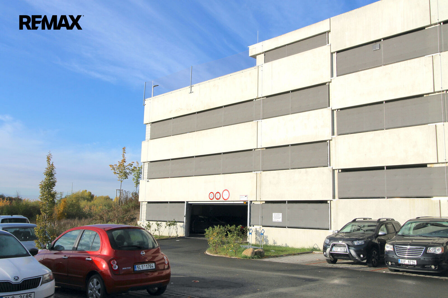 Pronájem garážového stání v parkovacím domě, Bryksova 542, Černý Most