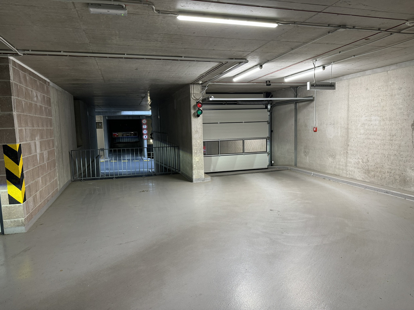 Pronájem garážového stání 15 m² Praha 3 – fotografie 4