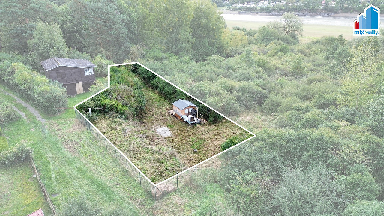 Prodej stavebního pozemku 710 m² — photo 2