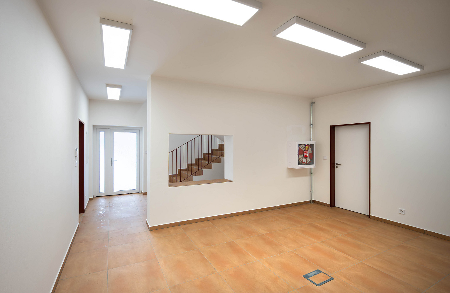 Pronájem kanceláří 420 m², Hořín – pohled 4