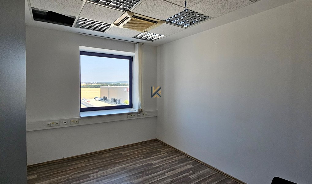 Pronájem kanceláře 555 m², Nupaky – náhled fotky 8