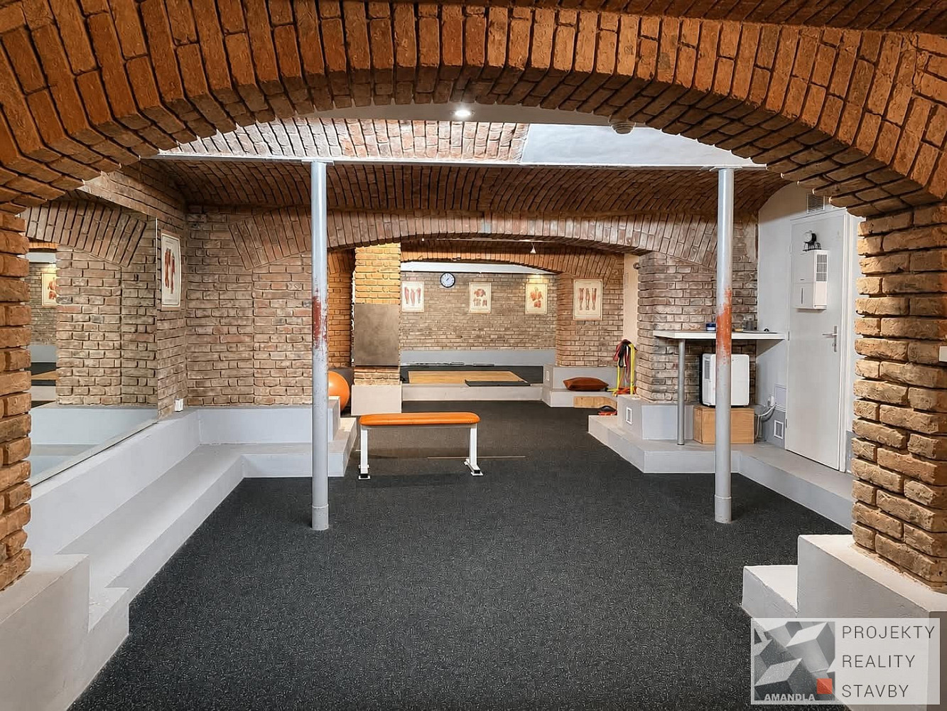 Pronájem obchodních prostor 311 m²