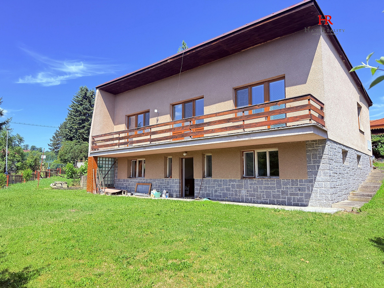 Prodej domu 220 m² s pozemkem 1 105 m²