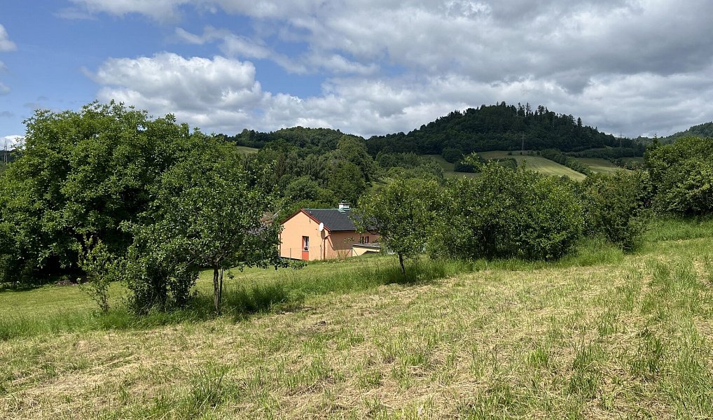 Prodej stavebního pozemku 1 408 m², Bratrušov – náhled fotky 4