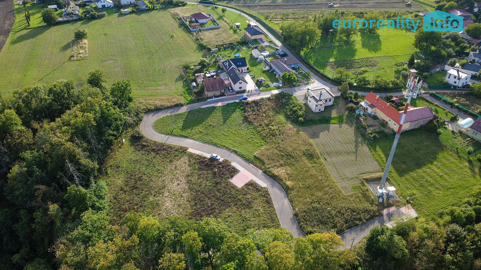 Prodej stavebního pozemku 1 211 m² – fotografie 4