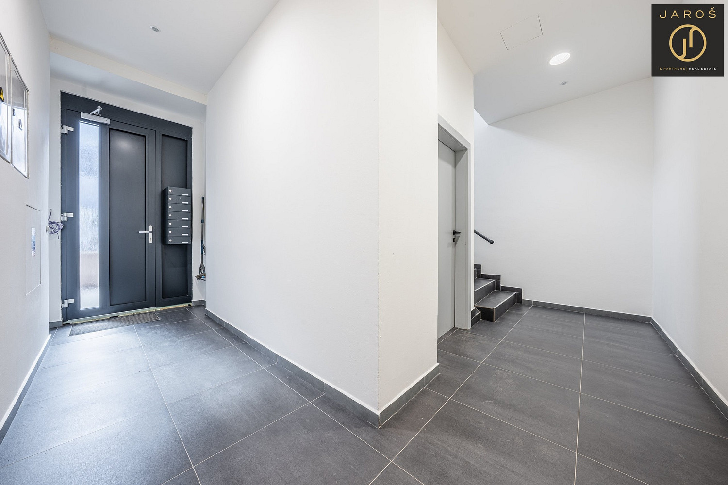 Prodej obchodních prostor 402 m² – fotografie 4