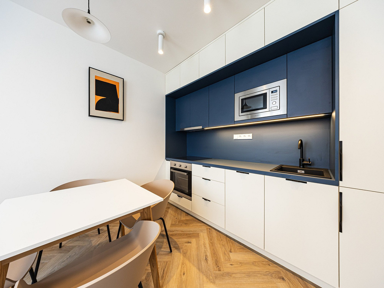 Pronájem bytu 2+kk 43 m² – fotografie 2