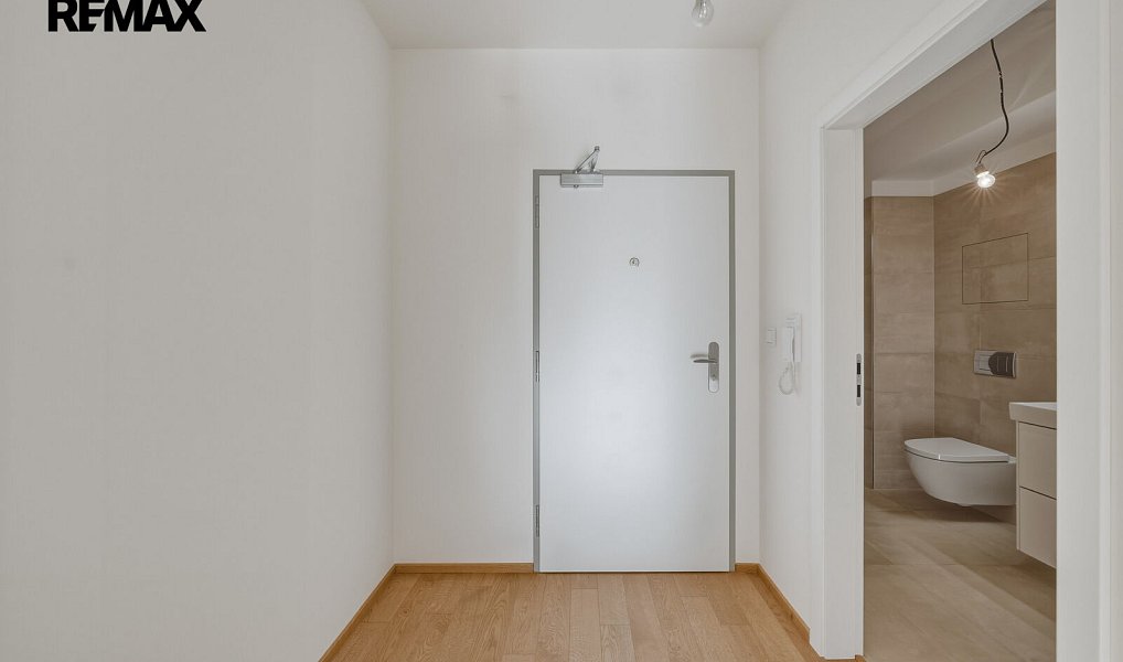 Prodej bytu 1+kk 37 m², Praha – náhled fotky 14