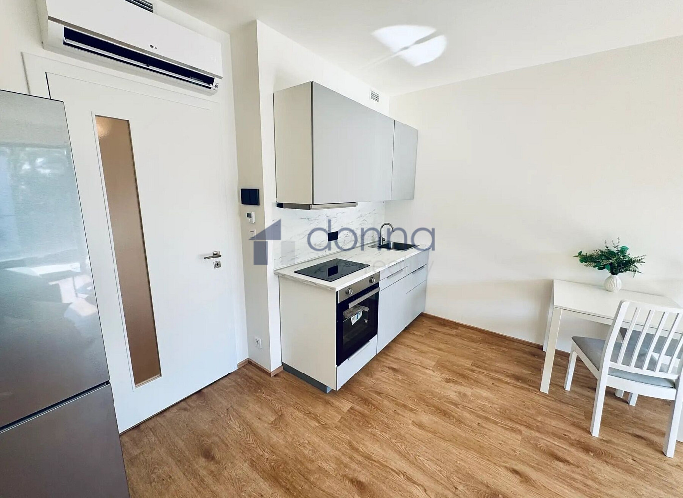 Pronájem bytu 1+kk 33 m² – pohled 5
