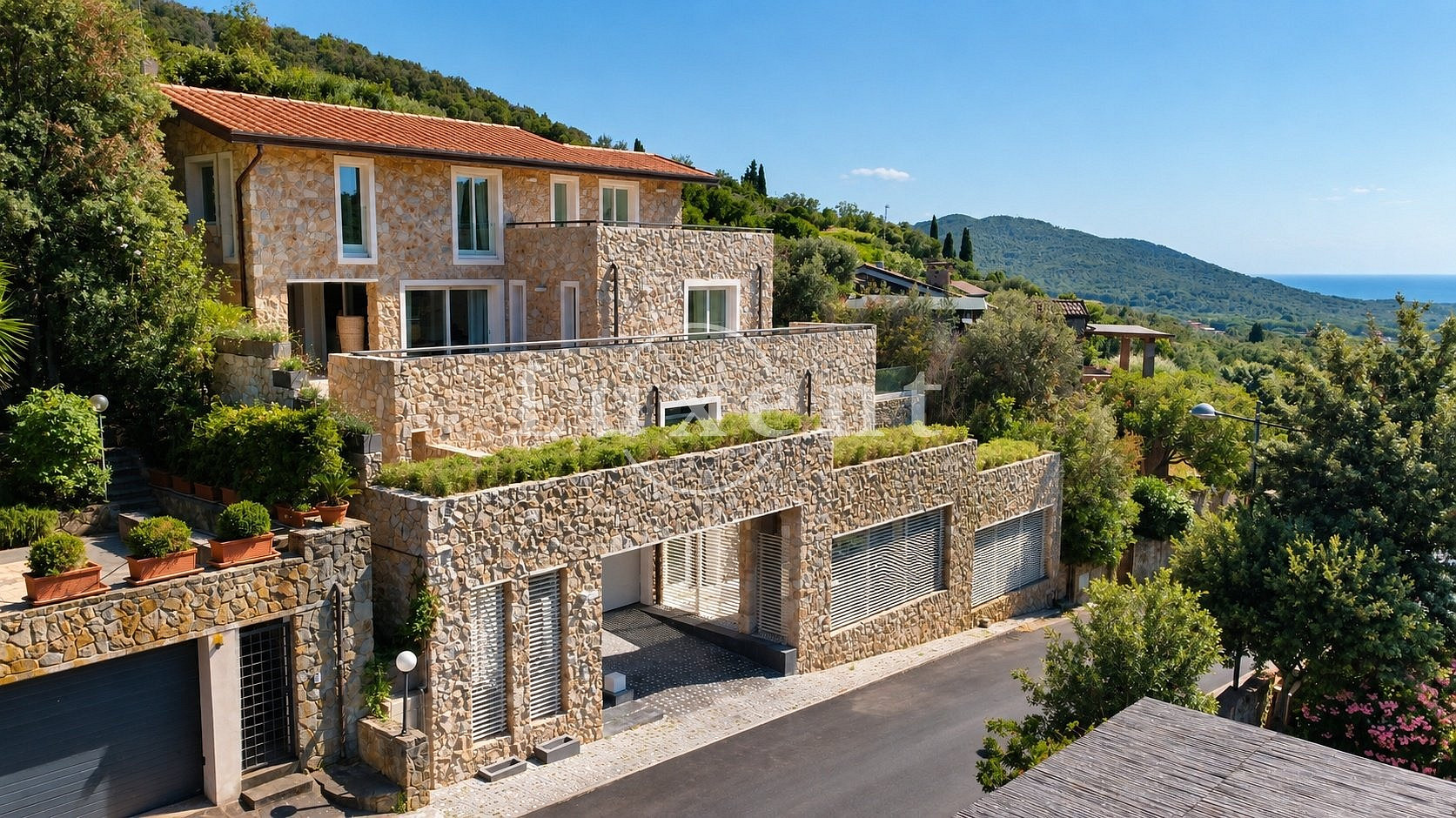 Prodej domu 380 m² s pozemkem 500 m²