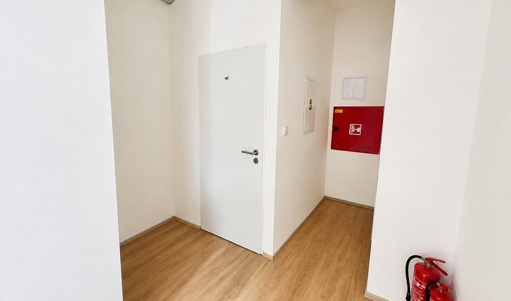 Pronájem obchodních prostor 30 m², Zlín – náhled fotky 4