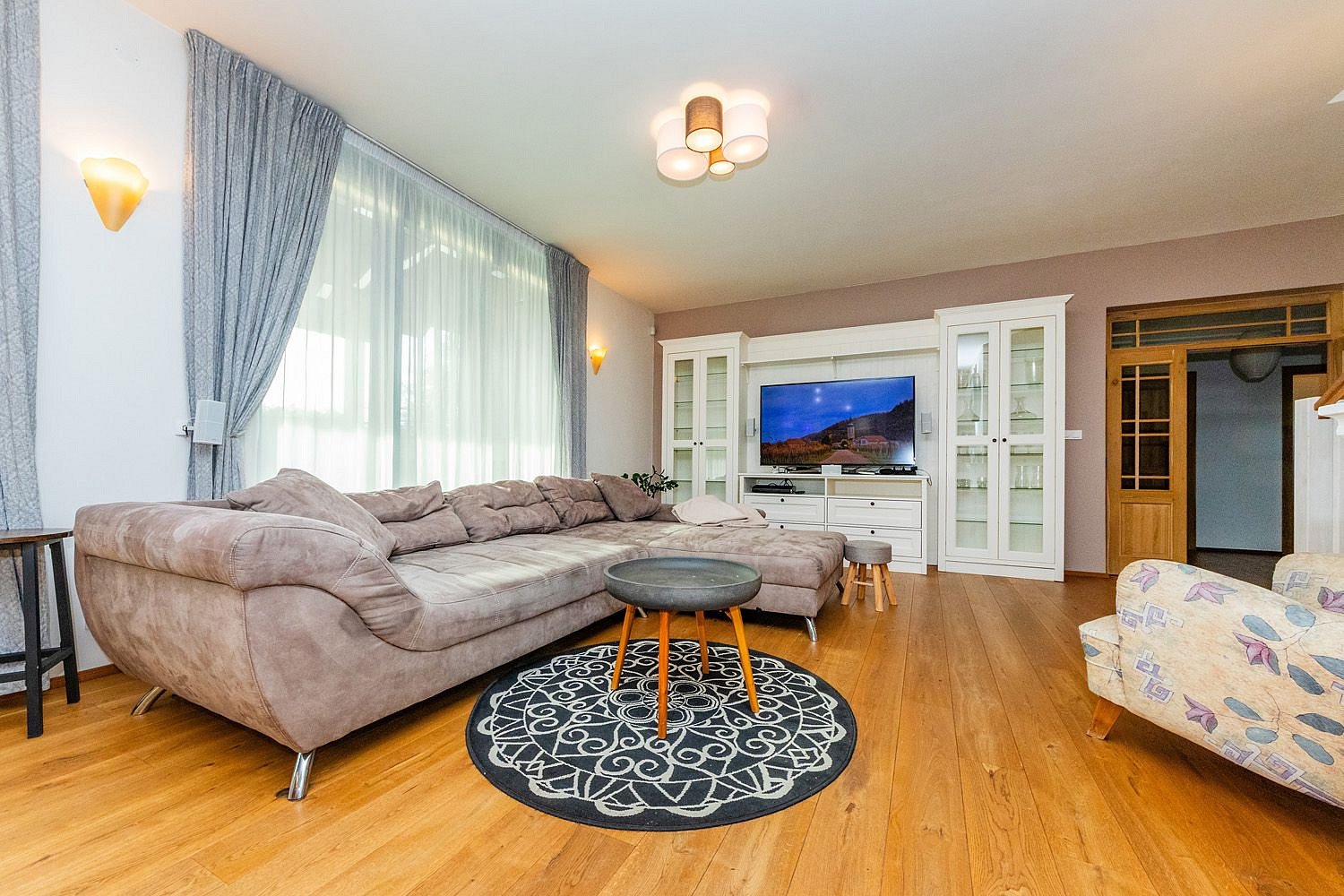 Prodej domu 199 m² s pozemkem 600 m² – pohled 3