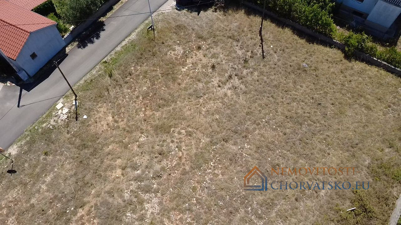 Pozemek 613 m2m², Privlaka – další