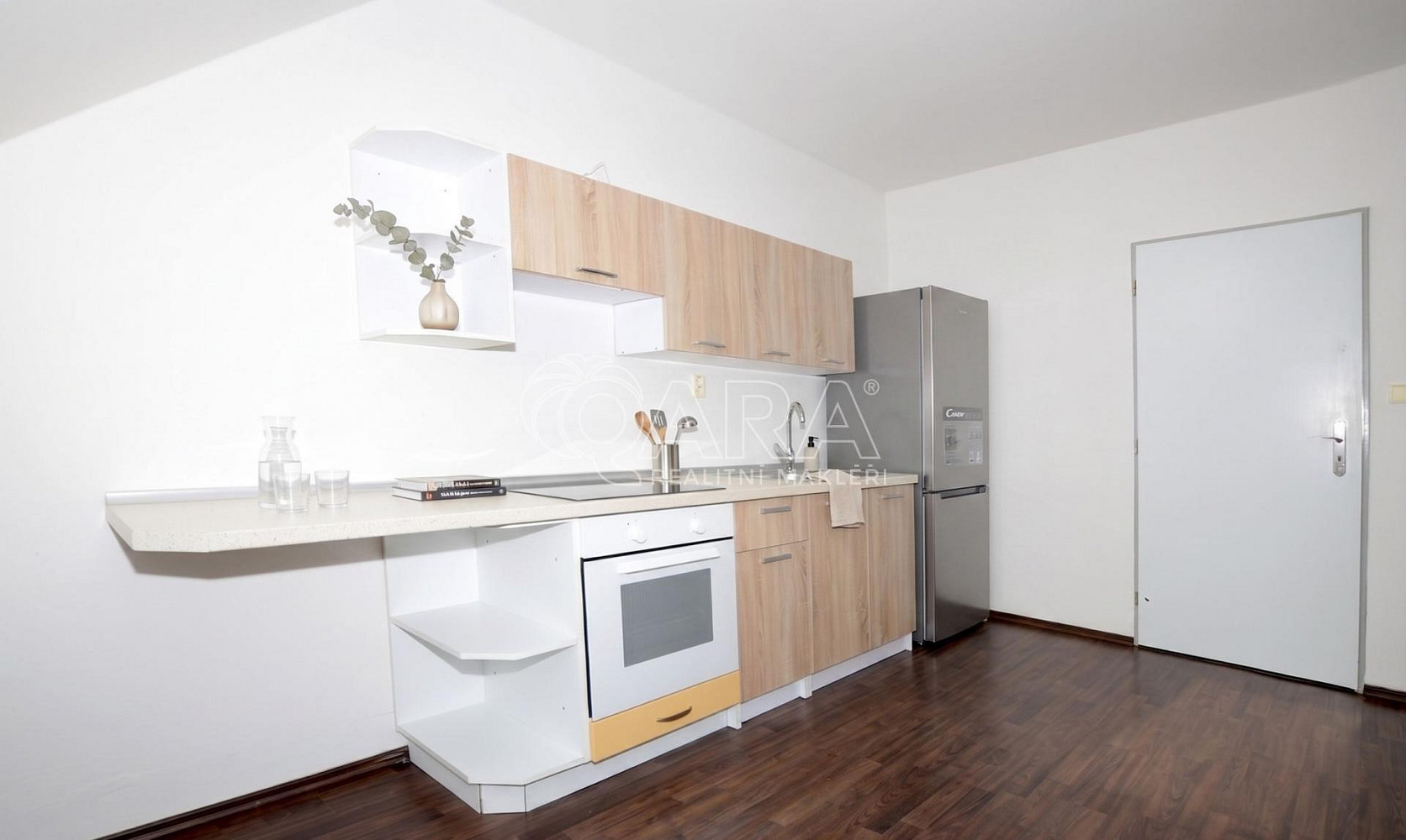 Pronájem bytu 3+kk 95 m² — photo 2