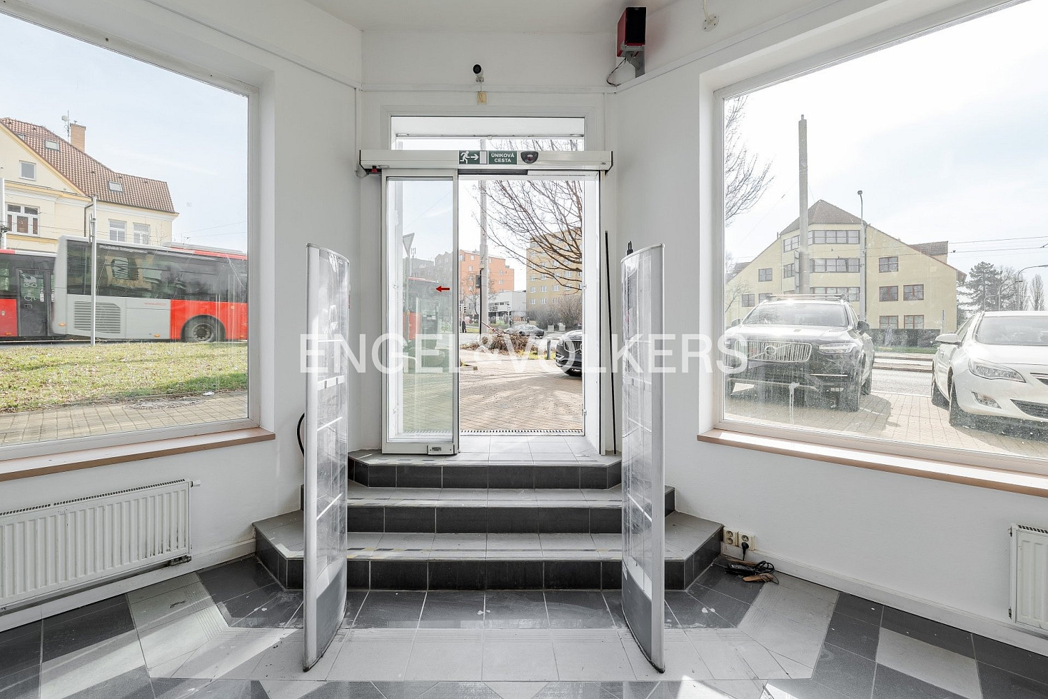 Pronájem komerčního objektu (jiného typu) 418 m² – fotografie 3