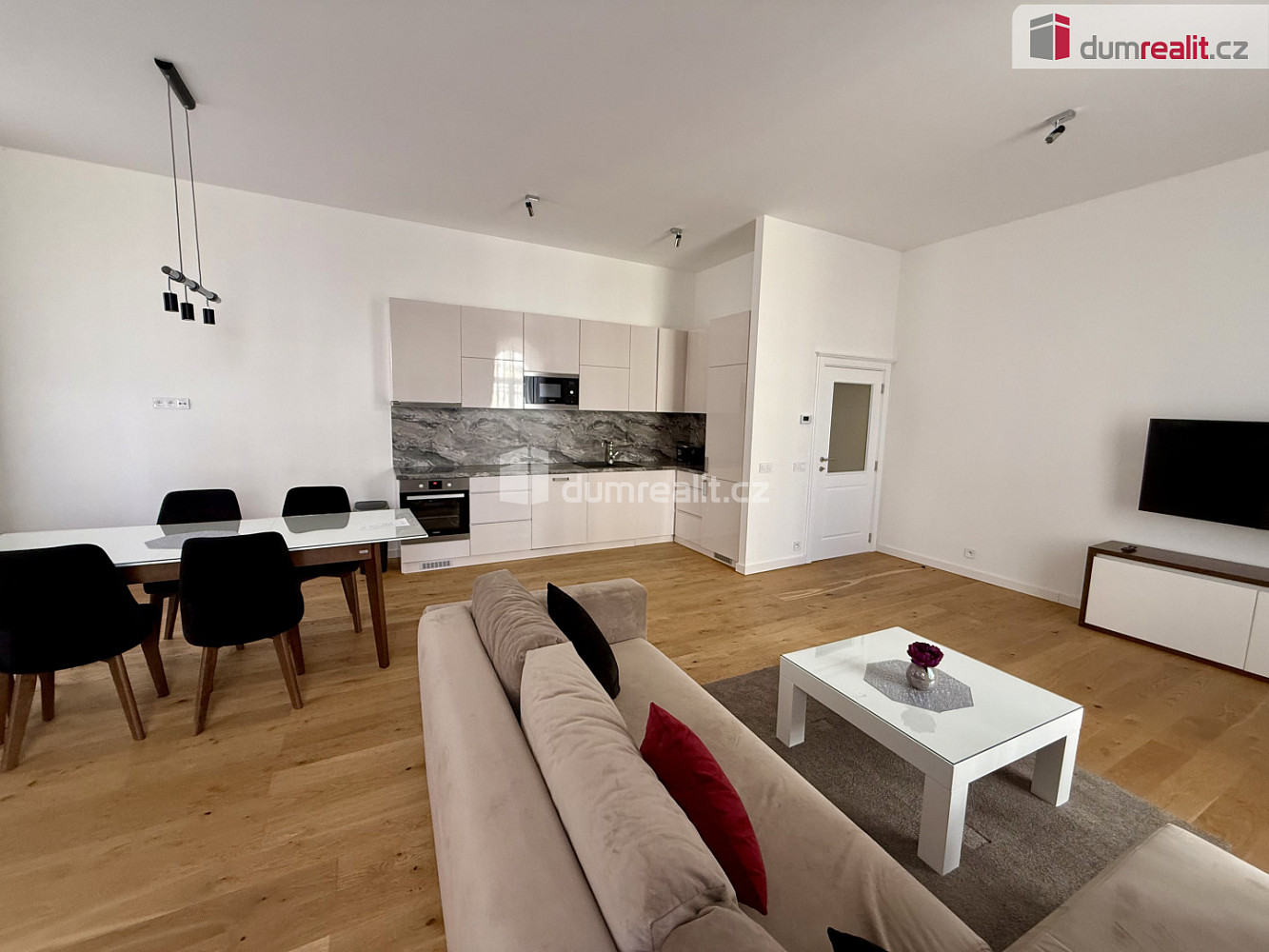 Pronájem bytu 2+kk 79 m² — photo 4