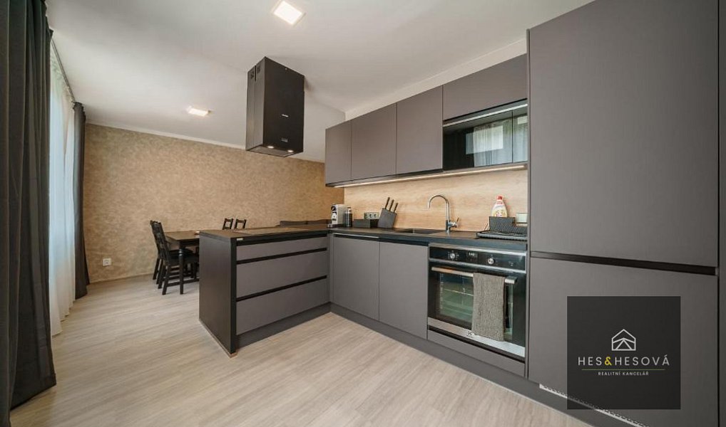 Prodej bytu 5+kk 124 m², Praha – náhled fotky 22