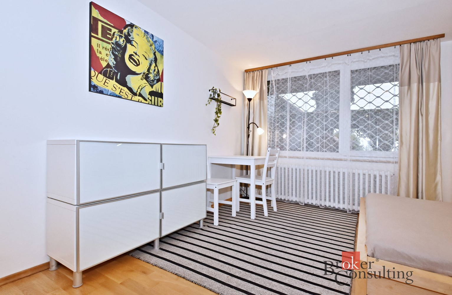 Pronájem garsoniéry 25m², Praha 8, u metra Kobylisy