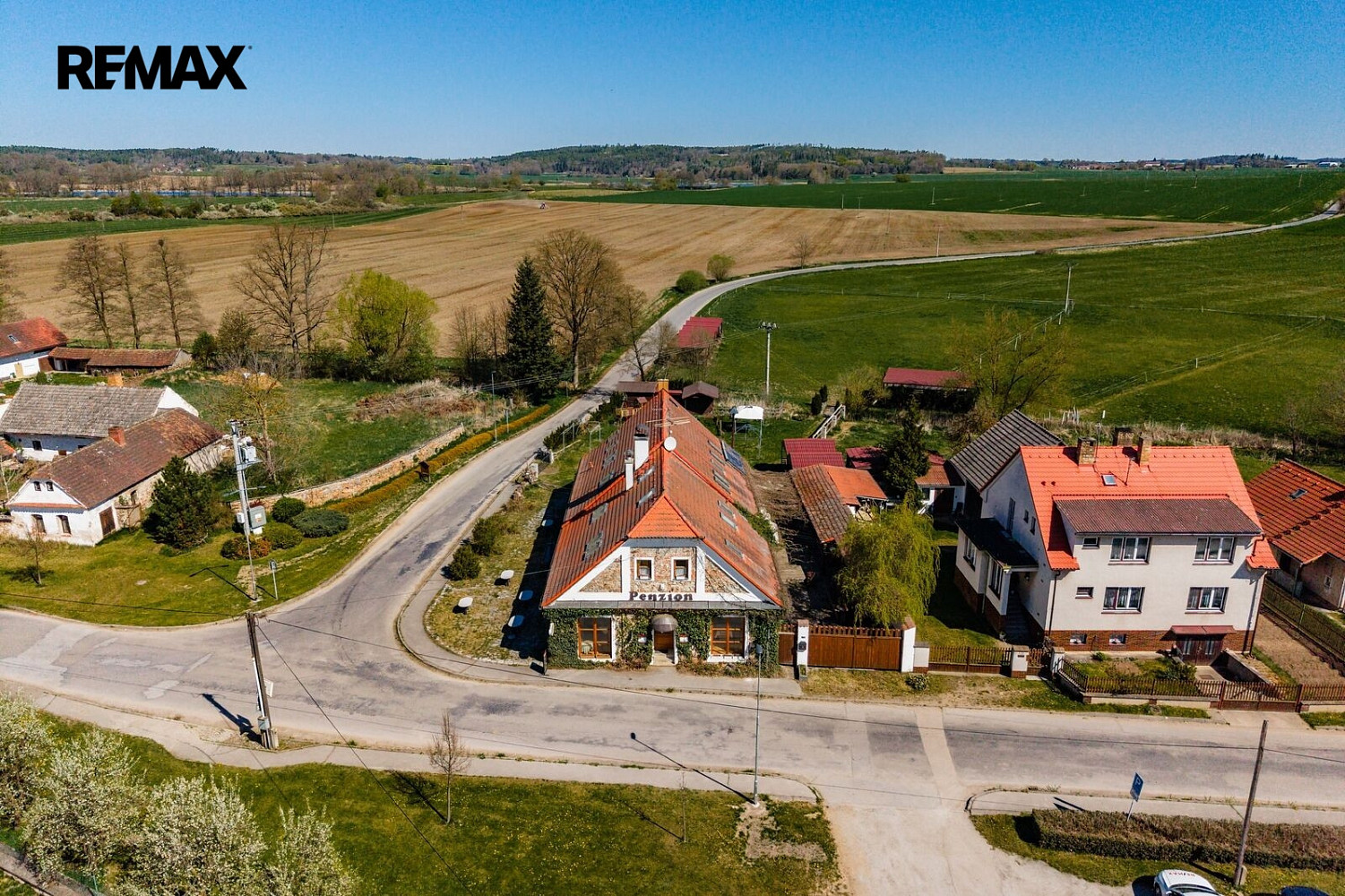 Prodej ubytovacího objektu 398 m² – fotografie 2