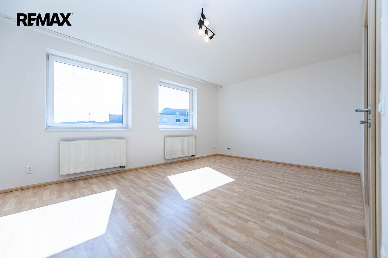 Pronájem bytu 1+kk 37 m² – fotografie 5