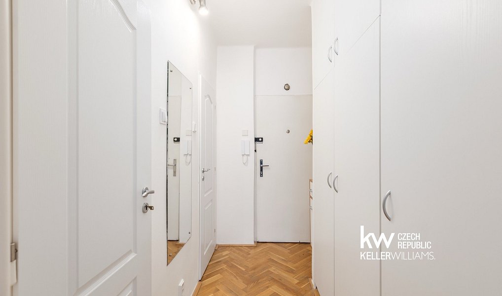 Prodej bytu 1+kk 28 m², Praha – náhled fotky 9
