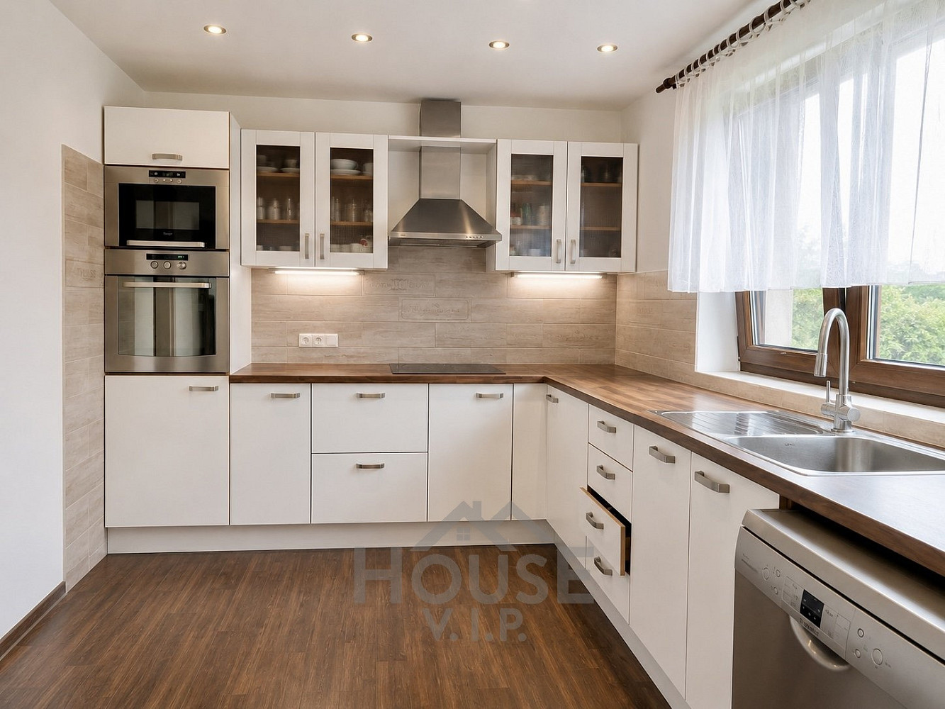 Prodej domu 182 m² s pozemkem 622 m² – fotografie 2