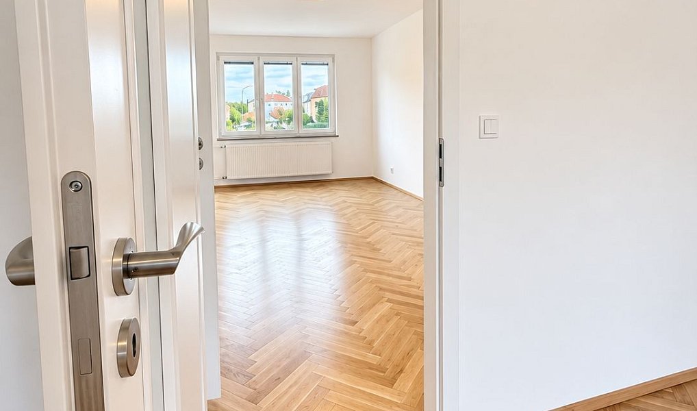 Pronájem bytu 3+1 76 m², Plzeň – náhled fotky 3