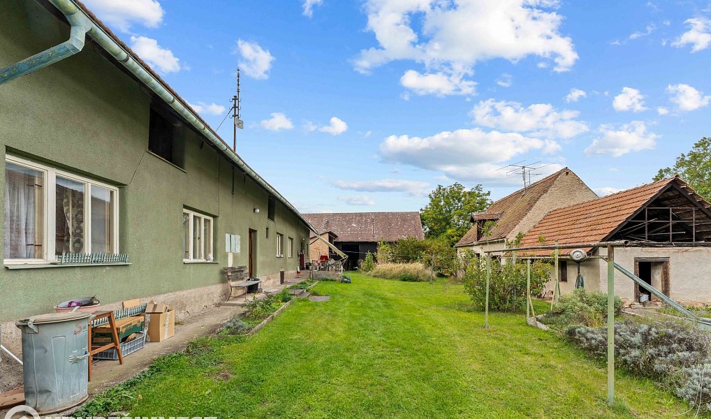 Prodej domu 140 m² s pozemkem 1 886 m², Nižbor – náhled fotky 2