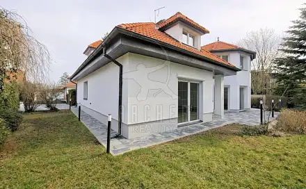 Prodej domu 299 m² s pozemkem 730 m², Ke Spálence, Praha 4 - Točná