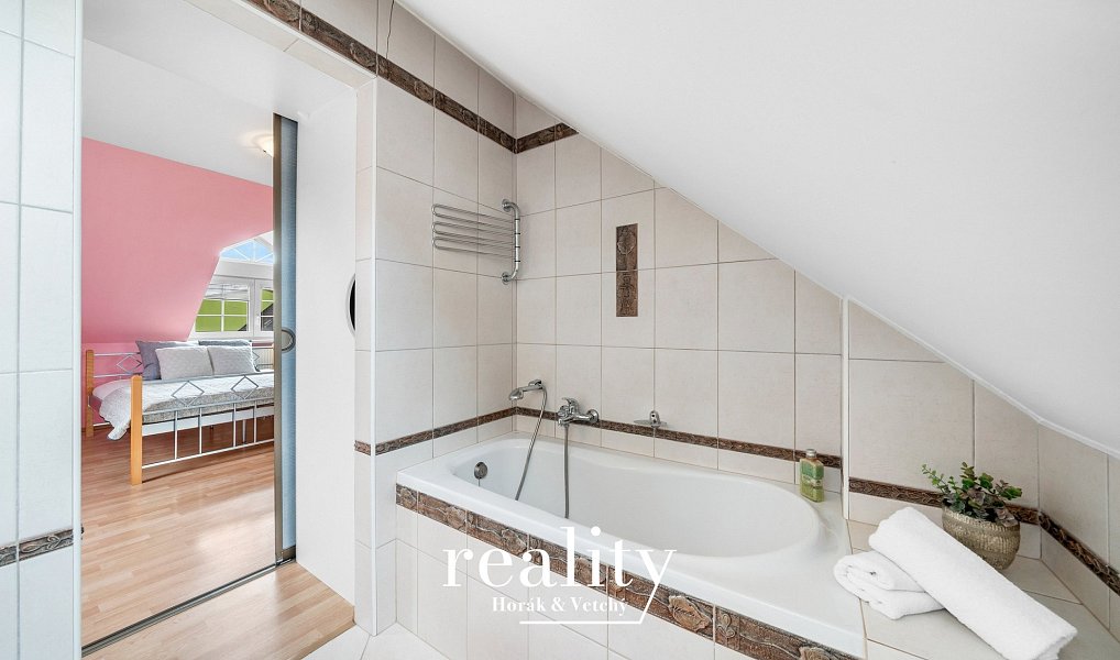 Prodej ubytovacího objektu 210 m², Znojmo – náhled fotky 20