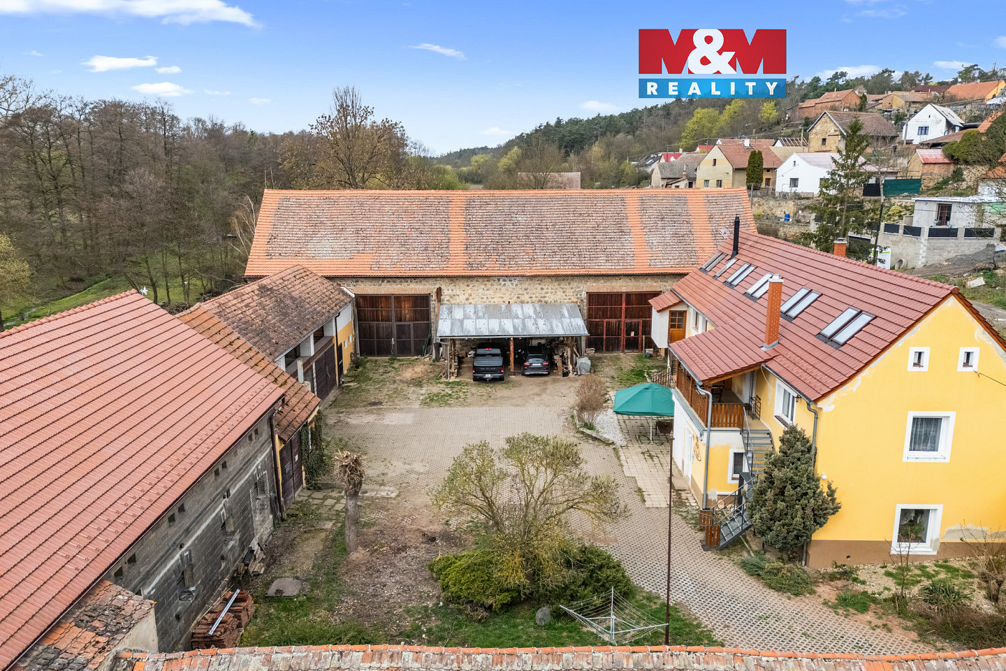 Prodej domu 380 m² s pozemkem 18 732 m²
