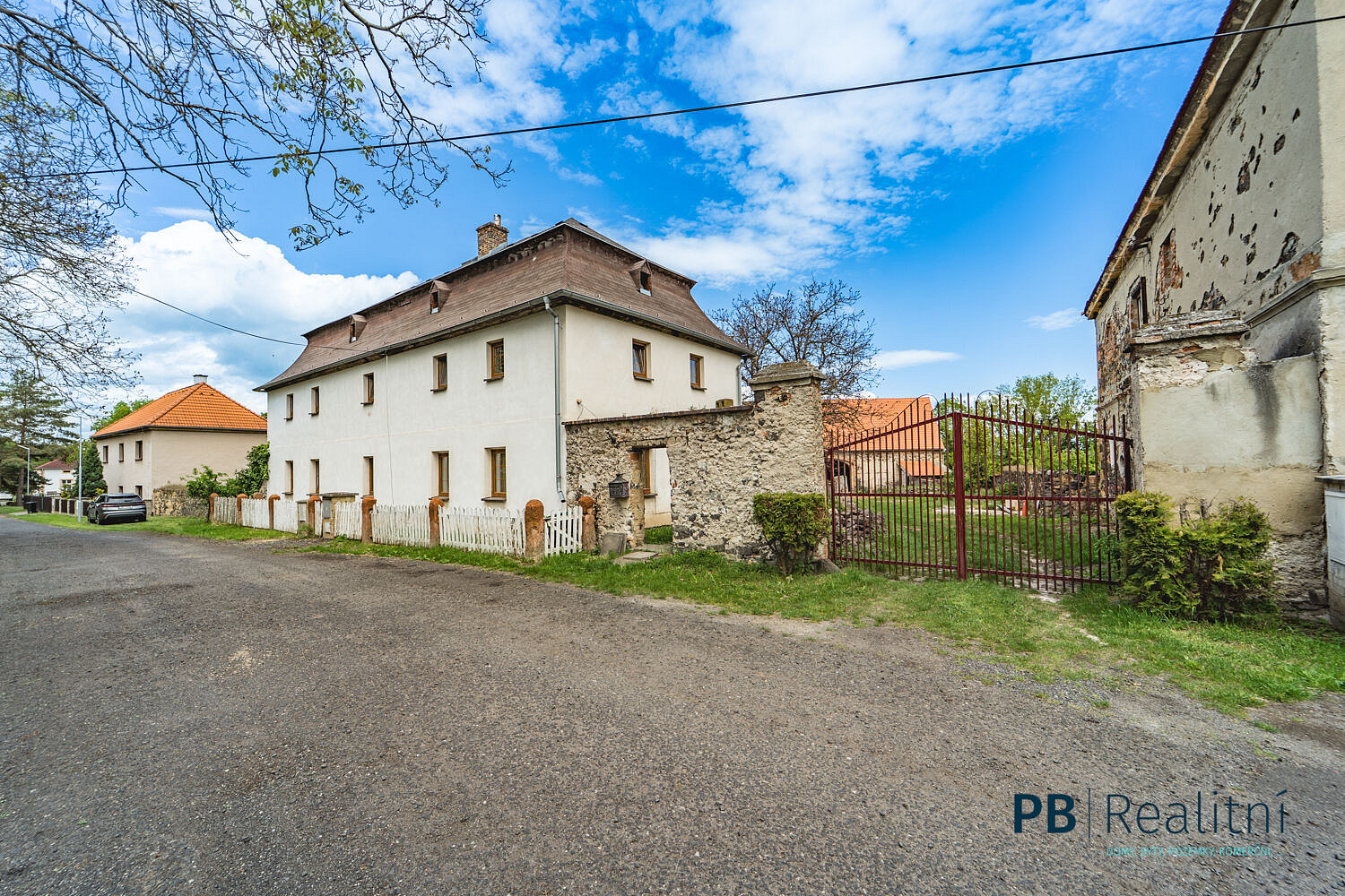 Prodej domu 300 m² s pozemkem 1 821 m² – fotografie 2
